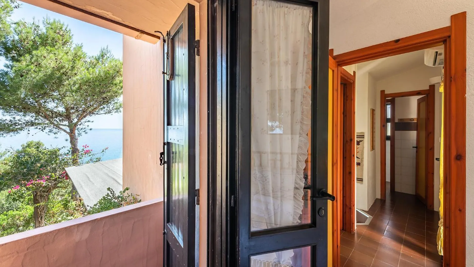 Villa Villetta Vista Mare A 100 Mt Di Distanza Villasimius Italy
